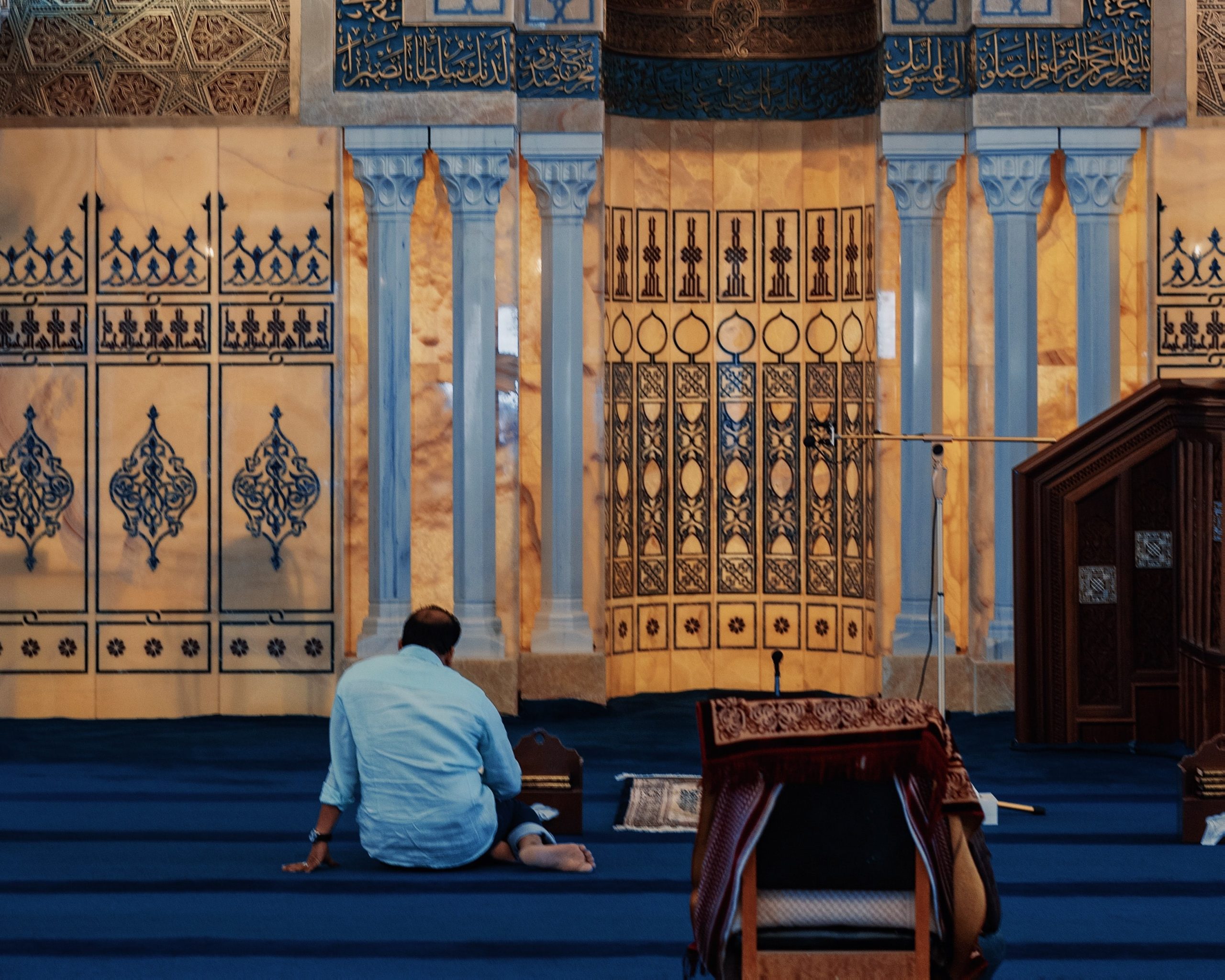 rumman-amin-i4zAIqO2I6k-unsplash_edited memikirkan perkara haram saat shalat