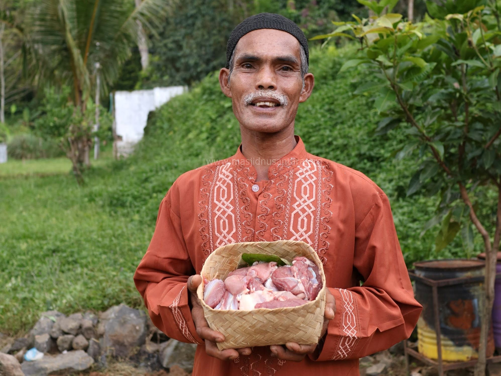Masjid Nusantara_Hadiah Kurban_Ustadz Hendar (2) hadiah kurban